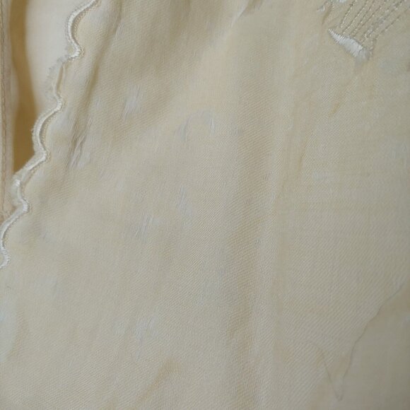 Vintage Girls Cape Embroidered Flower Scallop Stained Collectible Decor READ - Picture 15 of 16